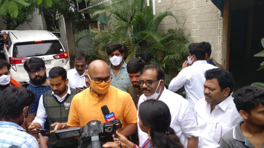 అవినీతితో లక్ష కోట్ల రూ వెనకేసుకున్న కేసీఆర్ 