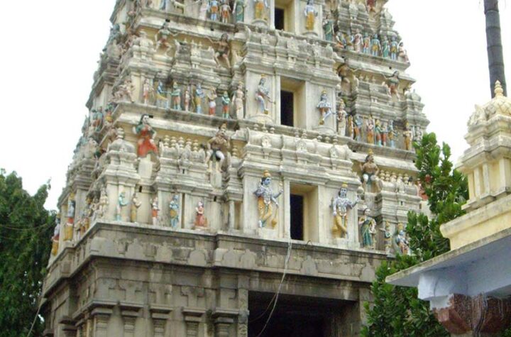 పొన్నూరు దేవాలయం ఆస్తులపై వైసిపి నేతల కన్ను