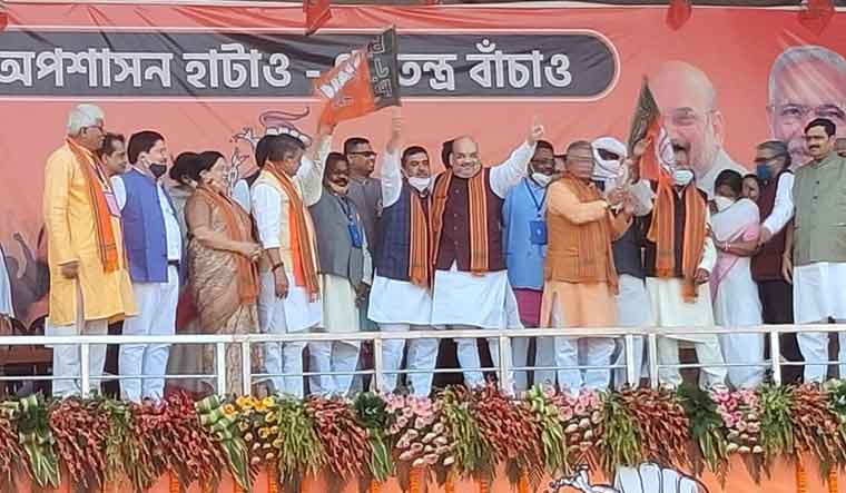 బీజేపీ సునామీ ప్రారంభం… టిఎంసిలో మిగిలేది మమత ఒక్కరే బీజేపీ సునామీ ప్రారంభం… టిఎంసిలో మిగిలేది మమత ఒక్కరే