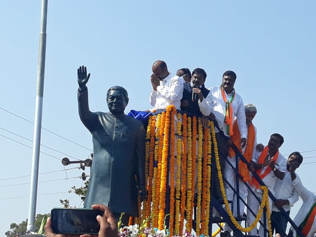 మోదీకి పేరొస్తుందనే ఈడబ్ల్యూఎస్ రిజర్వేషన్లకు దూరం మోదీకి పేరొస్తుందనే ఈడబ్ల్యూఎస్ రిజర్వేషన్లకు దూరం