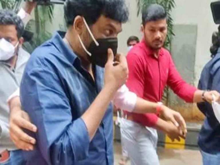 ఆఫ్రికా నగదు లావాదేవీలపై పూరీని నిలదీసిన ఈడీ ఆఫ్రికా నగదు లావాదేవీలపై పూరీని నిలదీసిన ఈడీ
