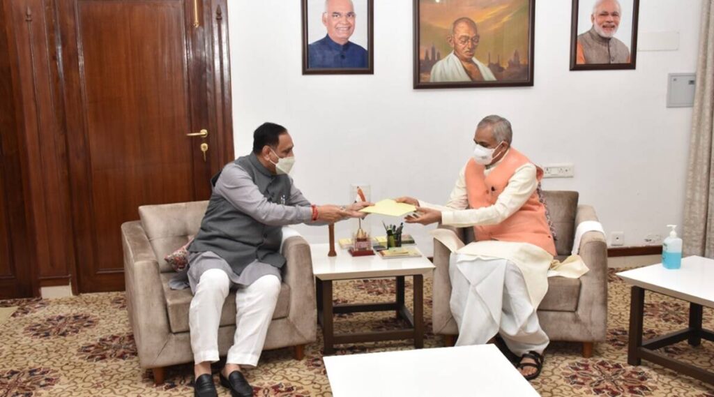 గుజరాత్ సీఎం విజ‌య్ రూపానీ రాజీనామా