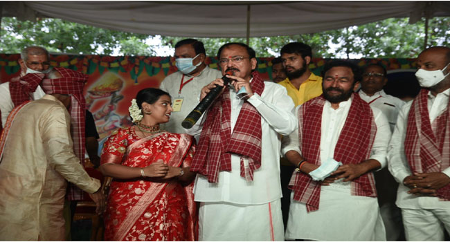 ఆత్మీయత ,గౌరవం, ప్రేమాభిమానాల సంగమమే అలయ్-బలయ్