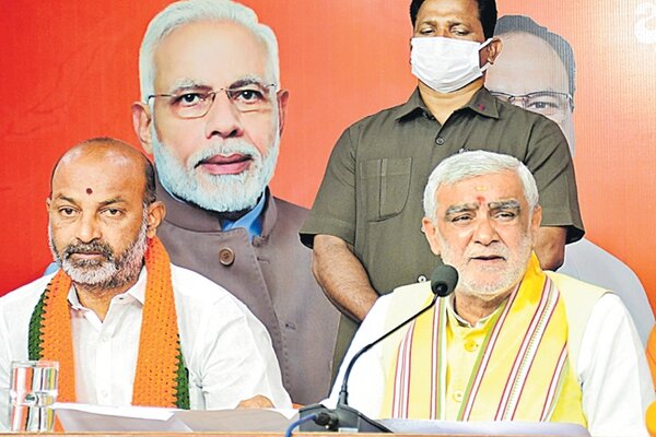 రాష్ట్ర మంత్రులు లేరు…. మర్యాదలు లేవు!