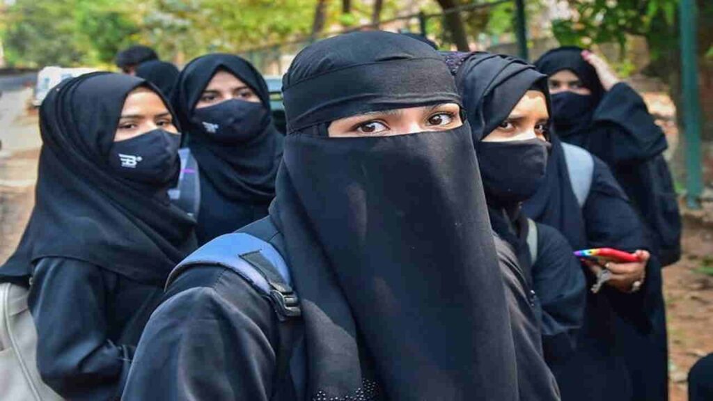 ఢిల్లీ పాఠశాలల్లో మతపర దుస్తులు నిషేధం!