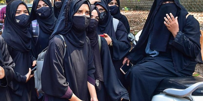 క్యాంపస్‌లో హిజాబ్ ధరించడంపై ఆంక్షల్లేవు