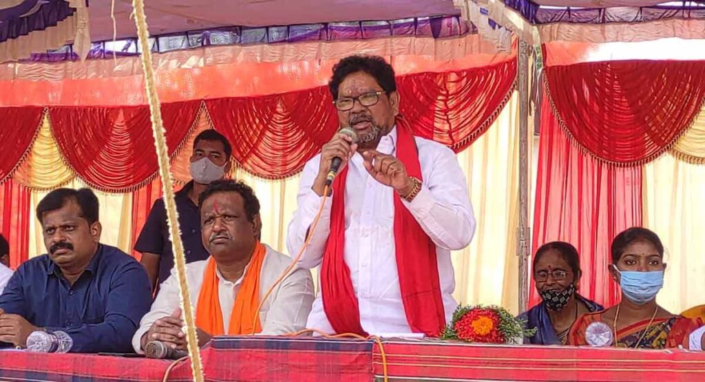 తప్పిదాలను కప్పిపుచ్చుకునేందుకే కేంద్రంపై నిందలు