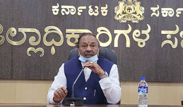 కర్ణాటక మంత్రి ఈశ్వరప్ప రాజీనామా