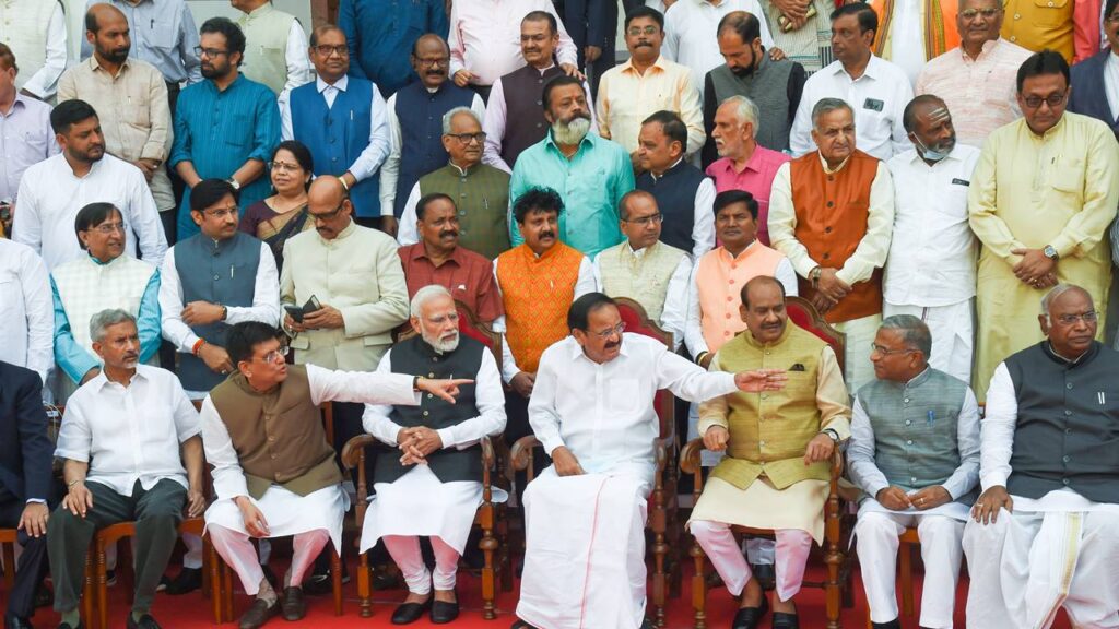 72 మంది రాజ్యసభ సభ్యులకు ఘనంగా వీడ్కోలు 