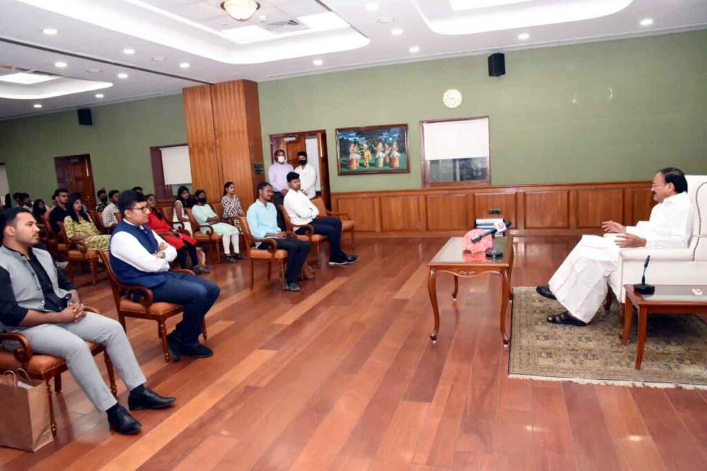 క్రమశిక్షణ, నిరంతర అభ్యాసంతో నాయకత్వ లక్షణాలు