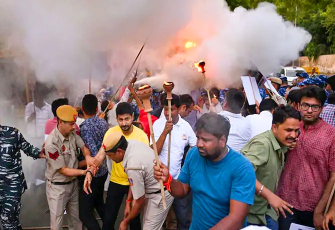 అగ్నిపథ్ నిరసనలపై రాష్ట్రాలను అప్రమత్తం చేసిన కేంద్రం