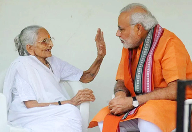 గుజరాత్ లోని రోడ్డుకు ప్రధాని మోదీ తల్లి పేరు!
