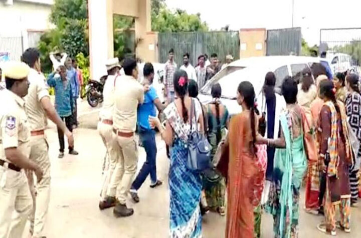 మంత్రి ఎర్రబెల్లికి జనగామ జిల్లాలో చేదు అనుభవం
