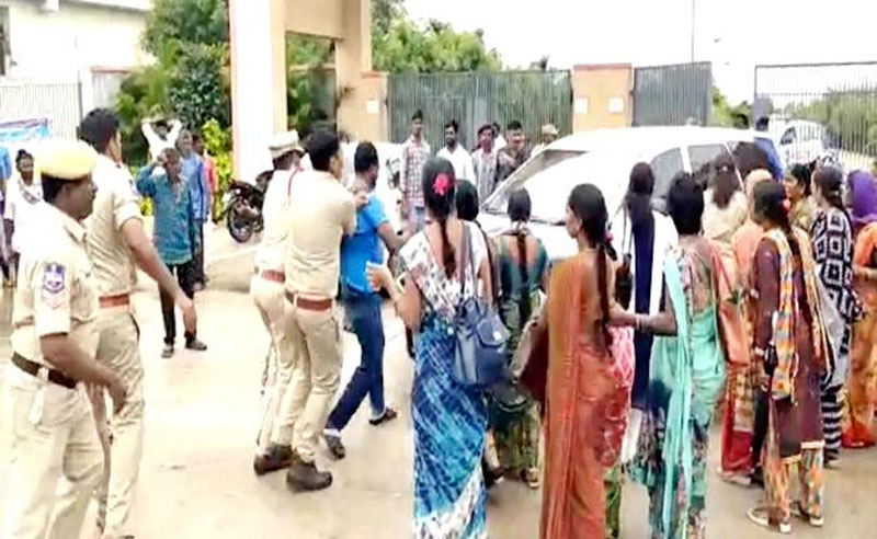 మంత్రి ఎర్రబెల్లికి జనగామ జిల్లాలో చేదు అనుభవం మంత్రి ఎర్రబెల్లికి జనగామ జిల్లాలో చేదు అనుభవం