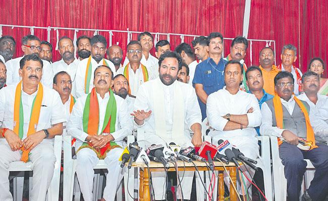 కేసీఆర్ కు అభద్రతాభావం పట్టుకుంది కేసీఆర్ కు అభద్రతాభావం పట్టుకుంది