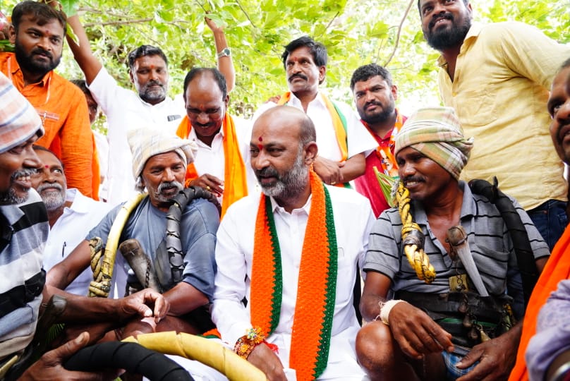 ఫార్మా కంపెనీల కోసం మా భూములు లాక్కుంటారా!
