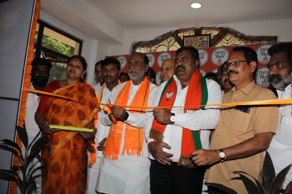 గిరిజనుల రిజర్వేషన్లపై కేసీఆర్ డ్రామా గిరిజనుల రిజర్వేషన్లపై కేసీఆర్ డ్రామా