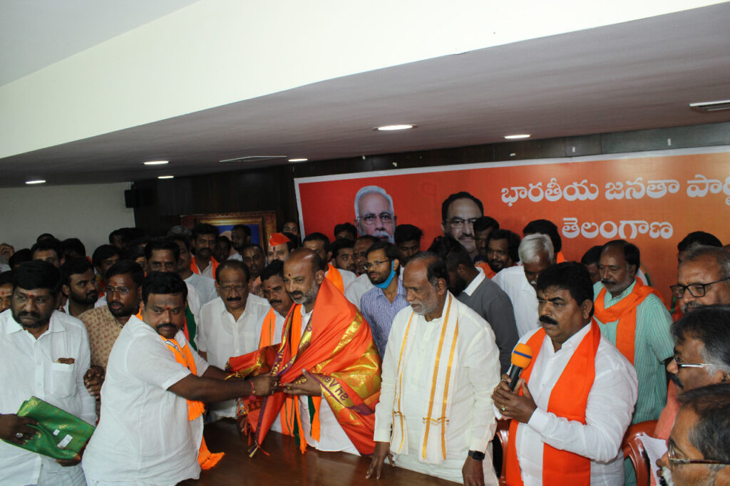 మజ్లిస్⁬ను కేసీఆర్ పెంచి పోషిస్తుండు