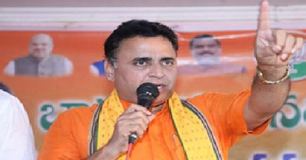 టీడీపీ, వైసీపీ రెండూ దొంగల పార్టీలే..జనసేనతో బిజెపి పొత్తు