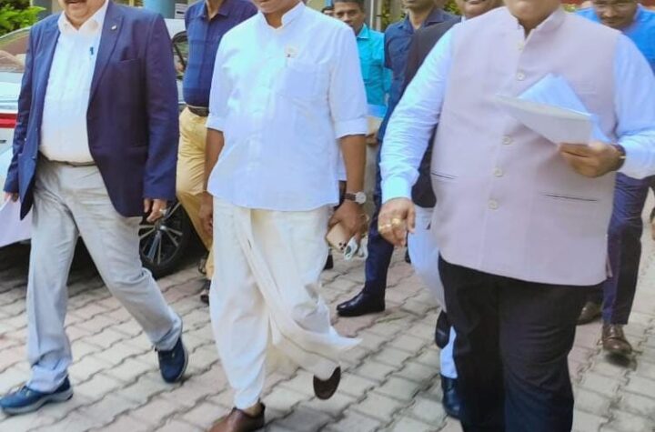 మునుగోడులో 25 వేల నకిలీ ఓట్లు .. బీజేపీ ఫిర్యాదు