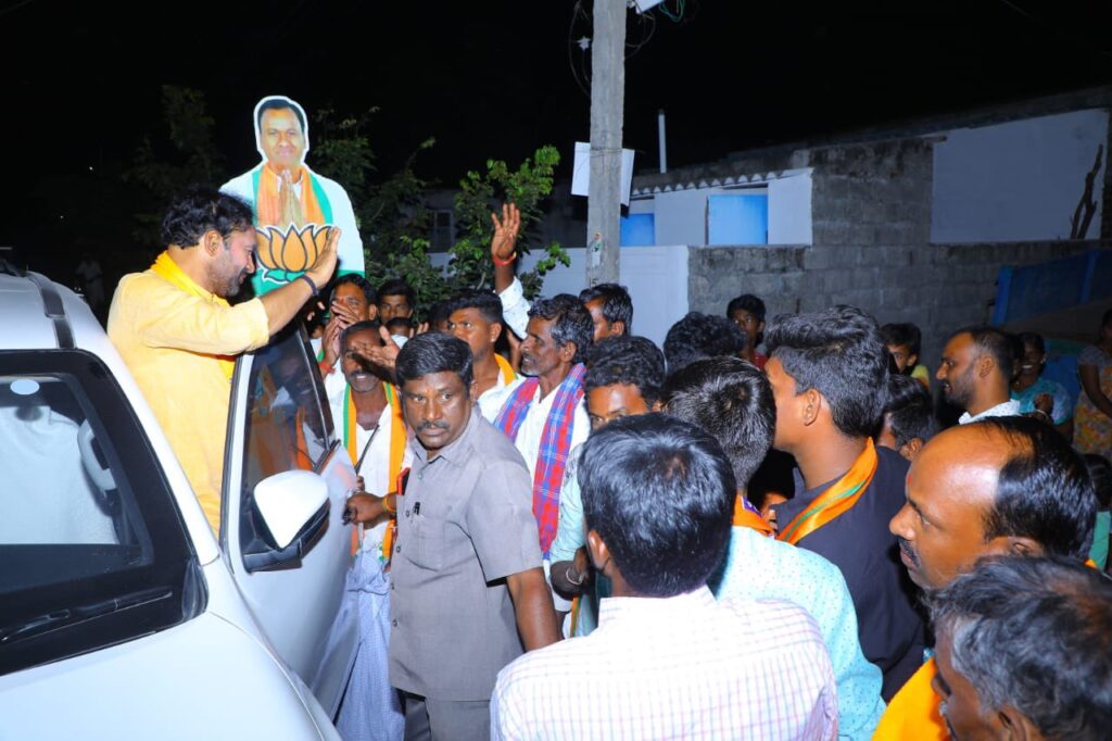 ఆనాడు రజాకార్లను తరిమి కొట్టినట్లే ఇవాళ టీఆర్ఎస్ ను తరిమి కొట్టాలి
