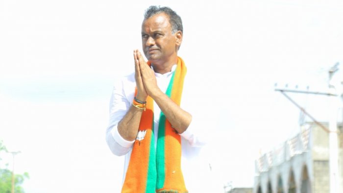 దుర్మార్గాలు చేస్తున్న వారి నుండి రక్షించడానికి ఓ ట్రయిల్ మునుగోడు!