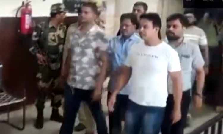 గుజరాత్ లో నామినేషన్ వెనుకకు తీసుకున్న ఆప్ అభ్యర్థి గుజరాత్ లో నామినేషన్ వెనుకకు తీసుకున్న ఆప్ అభ్యర్థి