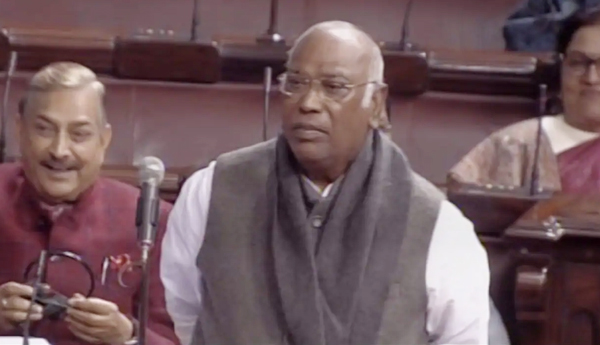 ఖర్గే వాఖ్యలపై పార్లమెంట్‌లో దుమారం