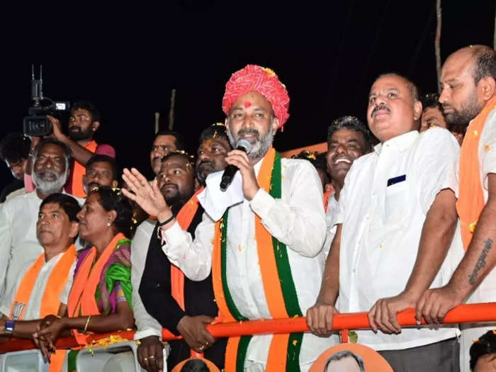 బెంగుళూరు డ్రగ్స్ కేసులో ఎమ్మెల్యే పైలెట్ రోహిత్ రెడ్డి!