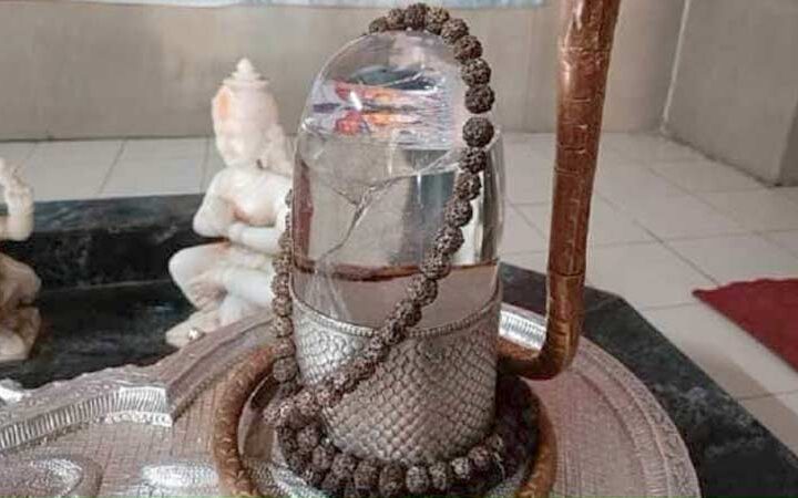 శంకరాచార్య పీఠంలోని శివలింగానికి పగుళ్లు !