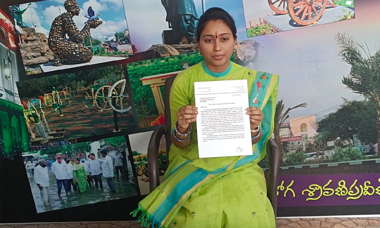 ఎంఎల్ఎ వేధింపులతో బిఆర్‌ఎస్‌ కౌన్సిలర్ శ్రావణి రాజీనామా