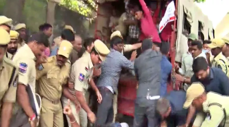 కేసీఆర్ రాజీనామా చేయాలంటూ ఎబివిపి ఆందోళన కేసీఆర్ రాజీనామా చేయాలంటూ ఎబివిపి ఆందోళన