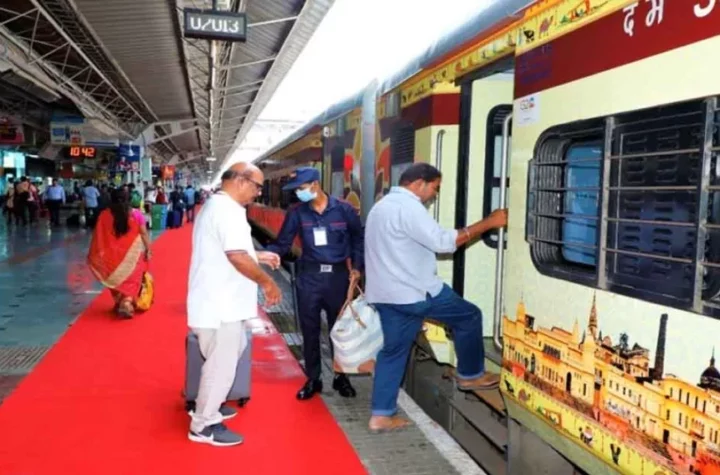 కాశీ భారత్‌ గౌరవ్‌ రైలుకు అనూహ్య స్పందన