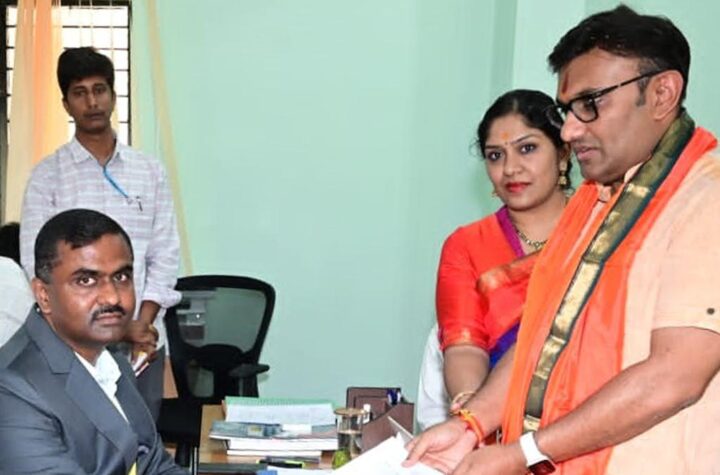 బిజెపి మంత్రికి మెగాస్టార్, జూనియర్ ఎన్టీఆర్ ఫ్యాన్స్ మద్దతు