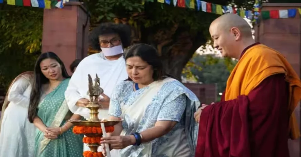 బుద్ధం శ‌ర‌ణం గ‌చ్ఛామి ఎగ్జిబిష‌న్ ప్రారంభించిన మీనాక్షిలేఖి