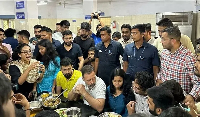రాహుల్‌ గాంధీకి ఢిల్లీ యూనివర్సిటీ నోటీసులు