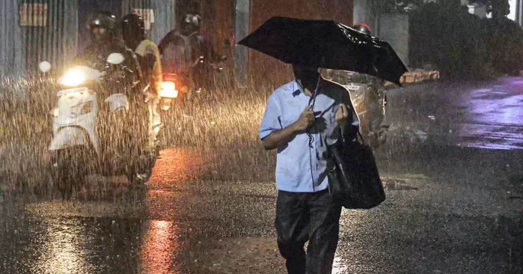 కేరళను తాకిన నైరుతి రుతుపవనాలు
