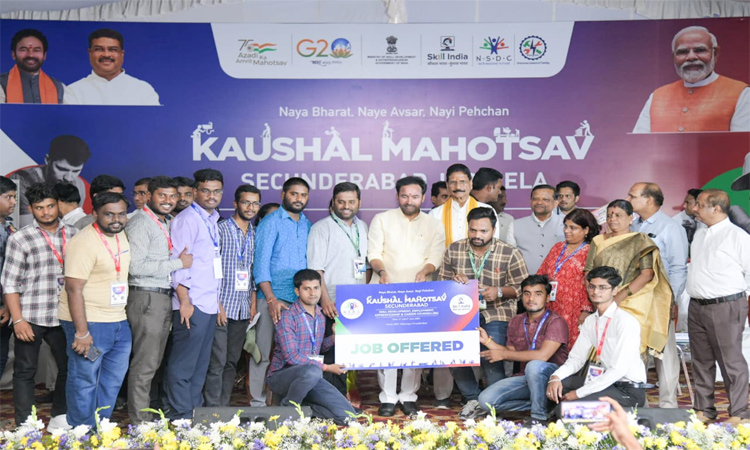 యువశక్తితో భవ్యమైన భారత్ నిర్మాణం