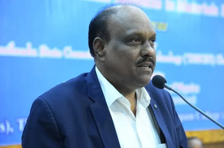 లంచం తీసుకొంటూ తెలంగాణ యూనివర్సిటీ వీసీ అరెస్ట్