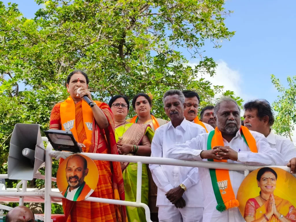 కేసీఆర్ ను తరిమేసి మోదీ పాలన తీసుకు రావాలి కేసీఆర్ ను తరిమేసి మోదీ పాలన తీసుకు రావాలి