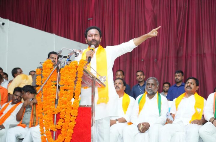 అన్ని వర్గాల ప్రజలను దోచుకొంటున్న కేసీఆర్