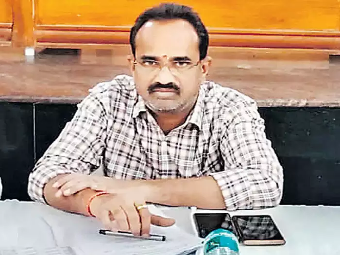 దొంగ ఓట్లలో అనంతపురం జడ్పీ సీఈవోపై వేటు! దొంగ ఓట్లలో అనంతపురం జడ్పీ సీఈవోపై వేటు!