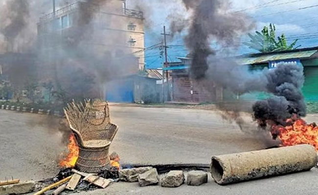మణిపూర్‌లో ముగ్గురు గిరిజనుల కాల్చివేత