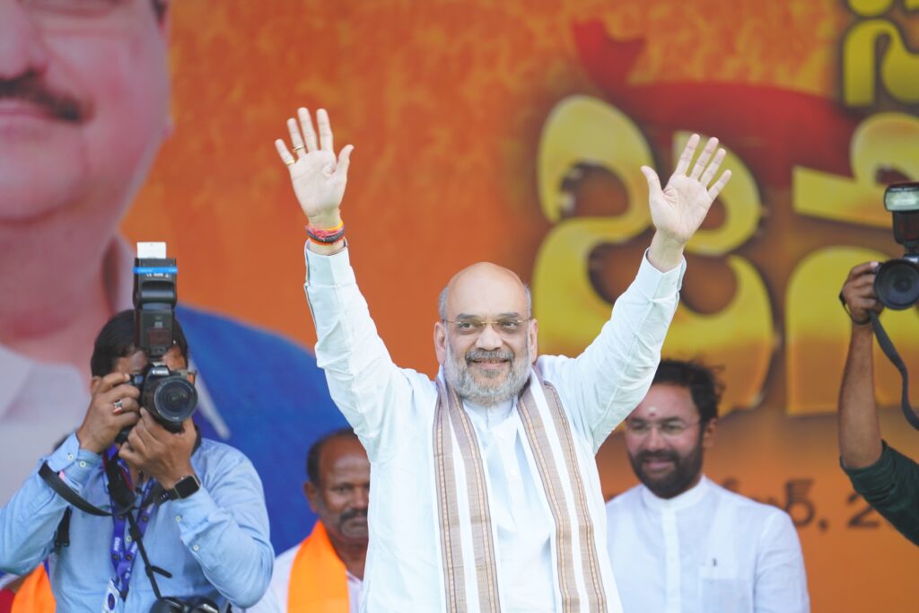 అమిత్ షా `బిసి సీఎం’ ప్రకటనతో తెలంగాణలో హీటెక్కిన రాజకీయం అమిత్ షా `బిసి సీఎం’ ప్రకటనతో తెలంగాణలో హీటెక్కిన రాజకీయం