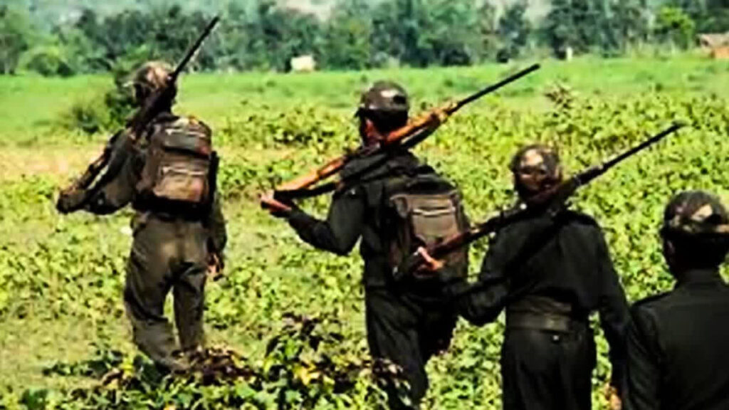12 మంది మావోయిస్టులు లొంగుబాటు