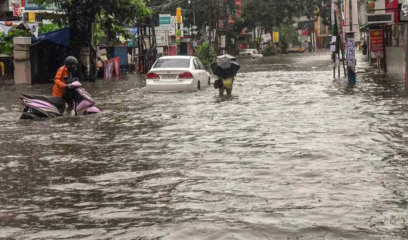 హైదరాబాద్లో పలు ప్రాంతాల్లో వర్షం హైదరాబాద్లో పలు ప్రాంతాల్లో వర్షం