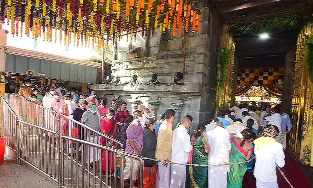 శ్రీవారి భక్తులకు పది రోజుల పాటు వైకుంఠ ద్వార దర్శనం
