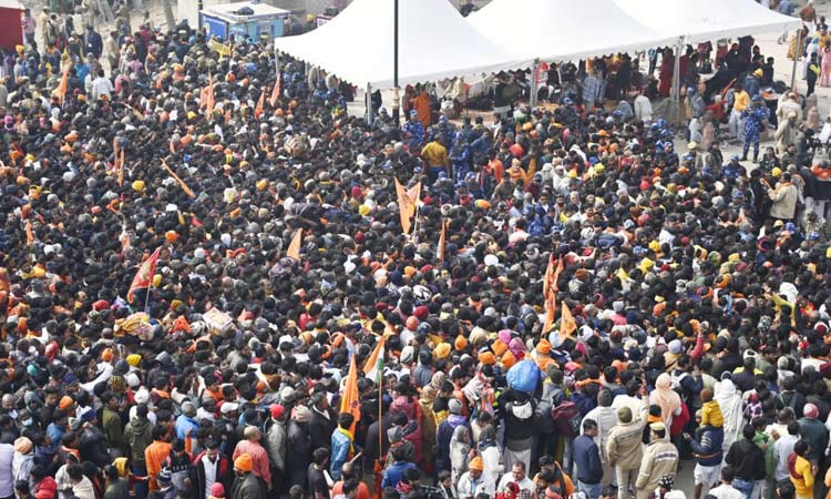అయోధ్య రామయ్య దర్శనానికి పోటెత్తిన భక్తులు
