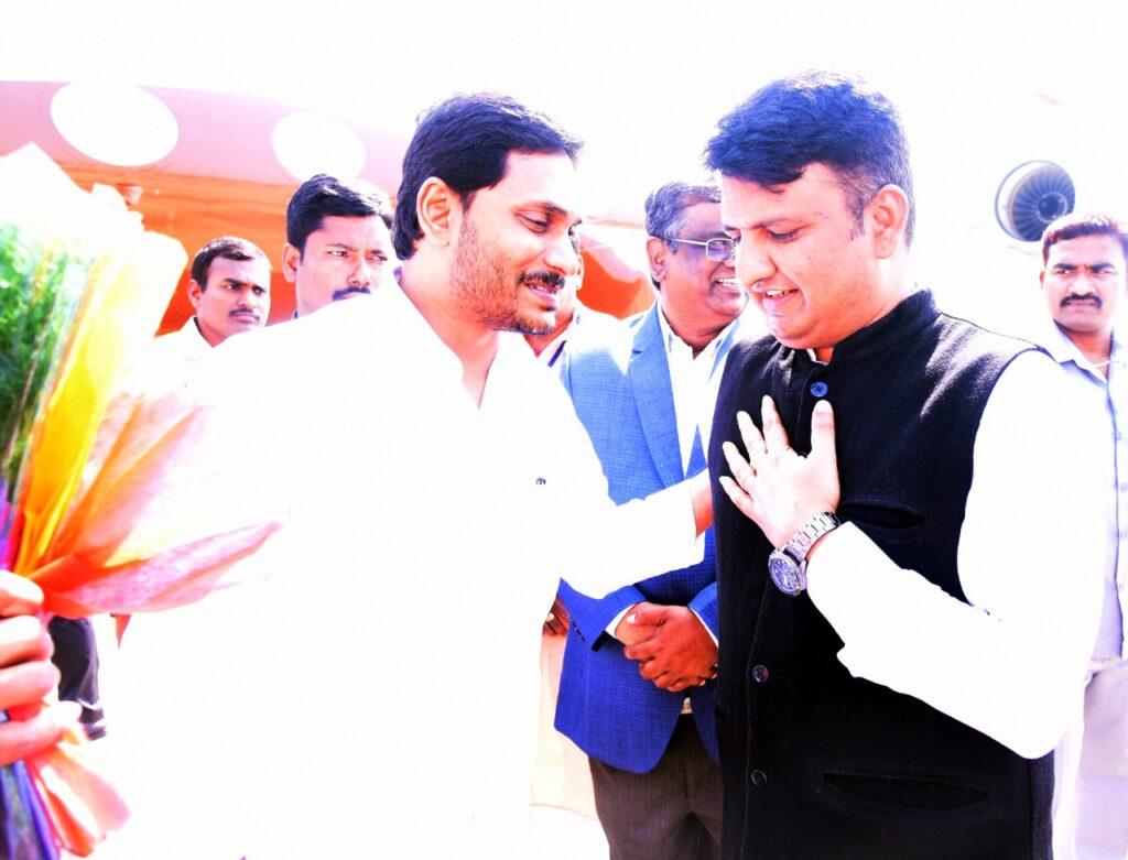 అన్నమయ్య జిల్లా కలెక్టర్ గిరిషాపై వేటు అన్నమయ్య జిల్లా కలెక్టర్ గిరిషాపై వేటు
