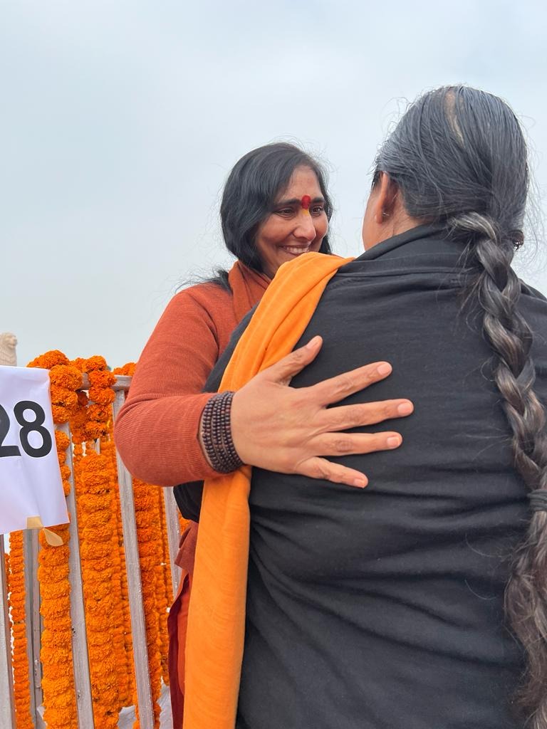 ఉద్వేగానికి లోనైన ఉమాభారతి, సాధ్వి రితంబర ఉద్వేగానికి లోనైన ఉమాభారతి, సాధ్వి రితంబర